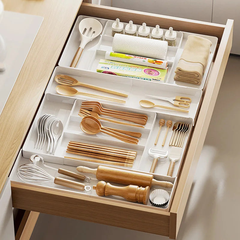 Expandable cutlery drawer organizer tray