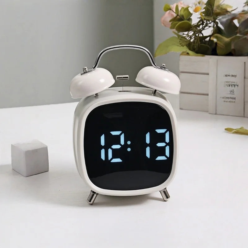 Large-display voice-control digital alarm clock