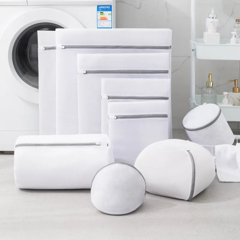 Protective mesh laundry wash bag for delicate garments